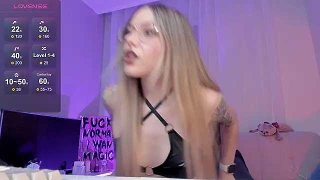 Marta May  online show from October 13, 2025, 3:46 pm