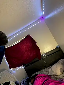 Snapshot of gamingcouple420 chatting on December 13, 2025, 8:04 pm gamingcouple420 online show from December 13, 2025, 8:04 pm