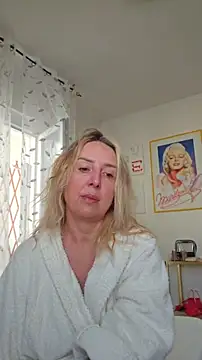 Snapshot of MariaRichi_ chatting on June 4, 2026, 6:18 am MariaRichi online show from June 4, 2026, 6:18 am