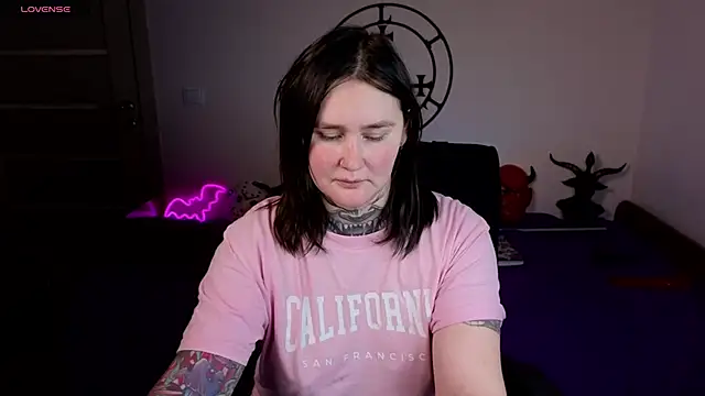 Emmybrightj  online show from December 22, 2025, 2:44 am