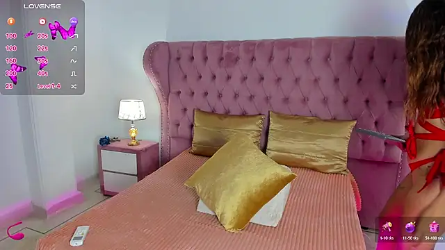 ShainaBonne online show from October 9, 2025, 7:36 pm