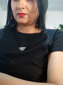 Snapshot of elena_jonees chatting on October 25, 2025, 3:56 pm elena jonees online show from October 25, 2025, 3:56 pm