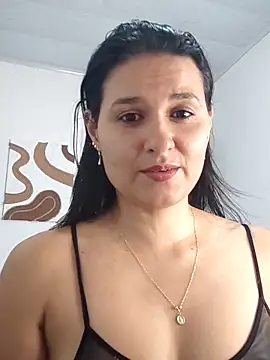 Snapshot of elena_jonees chatting on October 7, 2025, 7:59 pm elena jonees online show from October 7, 2025, 7:59 pm