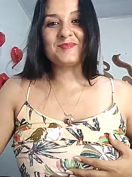 Snapshot of elena_jonees chatting on October 20, 2025, 7:47 pm elena jonees online show from October 20, 2025, 7:47 pm