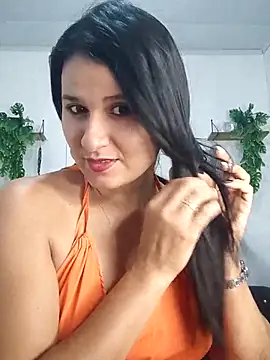 Snapshot of elena_jonees chatting on November 1, 2025, 3:50 pm elena jonees online show from November 1, 2025, 3:50 pm