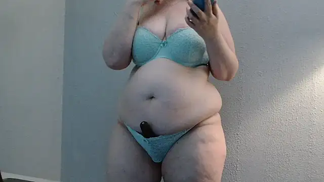 Snapshot of desiree1981 chatting on June 19, 2026, 9:04 am desiree1981 online show from June 19, 2026, 9:04 am