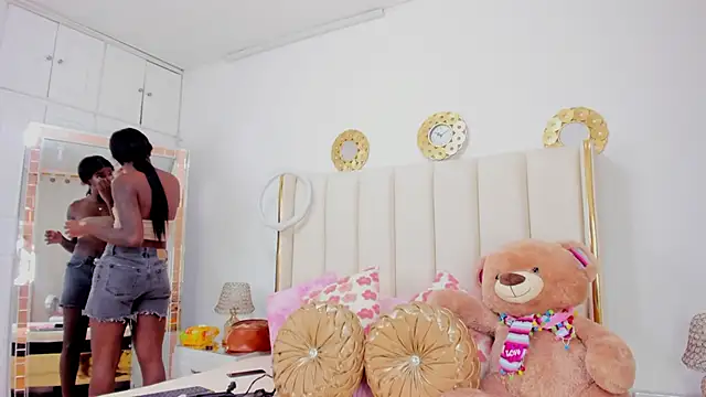 Snapshot of evangelin_ts chatting on November 15, 2025, 1:37 pm evangelin ts online show from November 15, 2025, 1:37 pm