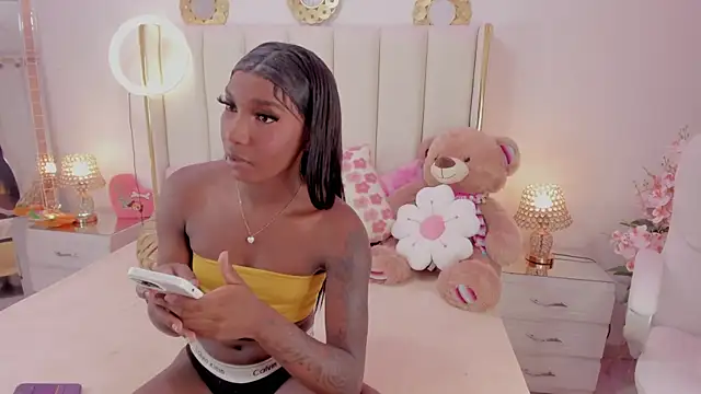 Snapshot of evangelin_ts chatting on November 4, 2025, 2:10 pm evangelin ts online show from November 4, 2025, 2:10 pm