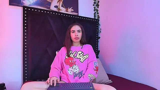 Snapshot of dafne_queenn chatting on November 15, 2025, 12:53 pm dafne queenn online show from November 15, 2025, 12:53 pm