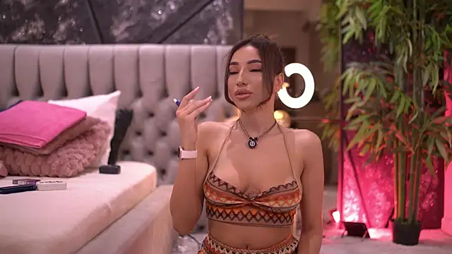 GinaValentinna online show from June 20, 2026, 8:25 pm