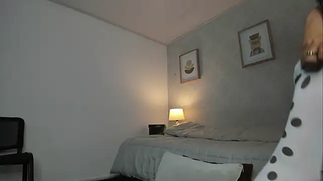 Snapshot of Caroline_dh chatting on July 9, 2026, 11:42 am Caroline dh online show from July 9, 2026, 11:42 am