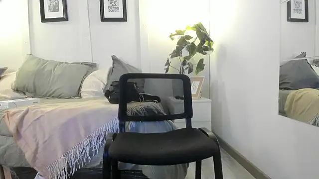 Caroline dh online show from February 8, 2026, 2:04 pm