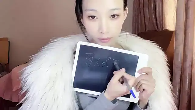 Snapshot of Lili-2 chatting on February 27, 2025, 5:40 am Lili-2 online show from February 27, 2025, 5:40 am