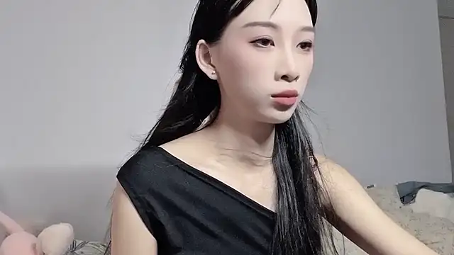 Lili-2 online show from June 28, 2026, 12:33 pm