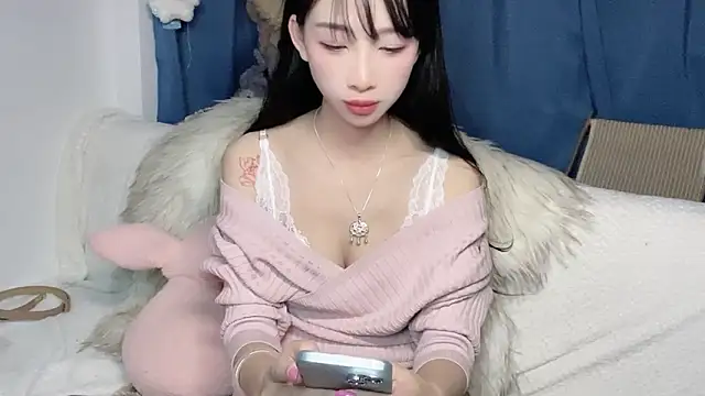 Snapshot of Lili-2 chatting on December 14, 2025, 4:45 pm Lili-2 online show from December 14, 2025, 4:45 pm