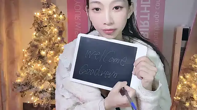 Snapshot of Lili-2 chatting on December 22, 2024, 2:27 pm Lili-2 online show from December 22, 2024, 2:27 pm