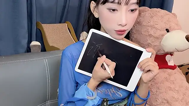 Snapshot of Lili-2 chatting on October 21, 2025, 5:45 pm Lili-2 online show from October 21, 2025, 5:45 pm