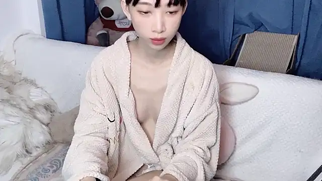 Snapshot of Lili-2 chatting on November 15, 2025, 4:44 pm Lili-2 online show from November 15, 2025, 4:44 pm