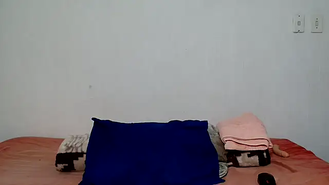 Snapshot of Feathergal69_ chatting on April 29, 2026, 8:26 pm Feathergal69 online show from April 29, 2026, 8:26 pm