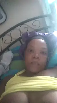 Snapshot of Feathergal69_ chatting on December 18, 2024, 4:42 am Feathergal69 online show from December 18, 2024, 4:42 am