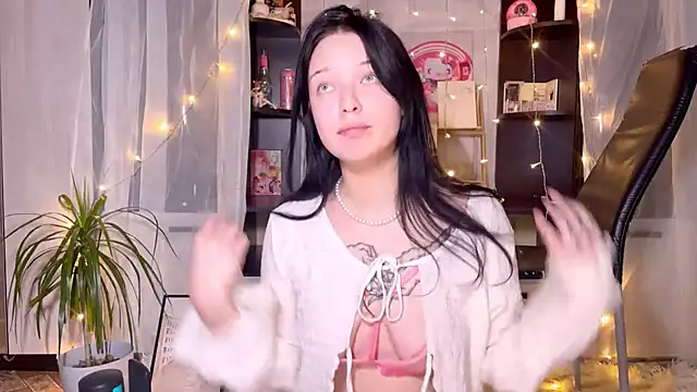 Snapshot of EmmaKittyCat chatting on November 21, 2025, 6:18 pm EmmaKittyCat online show from November 21, 2025, 6:18 pm