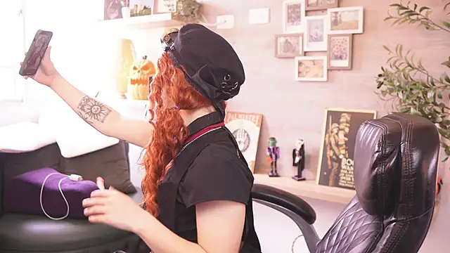 Snapshot of Dear_Morgan chatting on October 31, 2025, 7:32 pm Dear Morgan online show from October 31, 2025, 7:32 pm