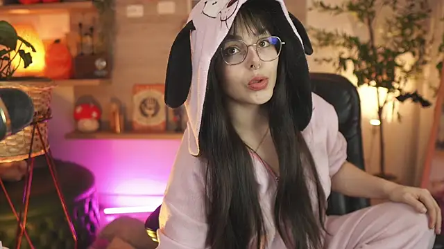 Snapshot of Dear_Morgan chatting on October 18, 2025, 11:18 pm Dear Morgan online show from October 18, 2025, 11:18 pm