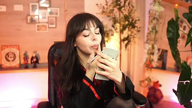 Snapshot of Dear_Morgan chatting on October 20, 2025, 10:43 pm Dear Morgan online show from October 20, 2025, 10:43 pm