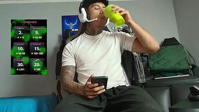 Nickhot0609 online show from March 24, 2026, 9:15 pm