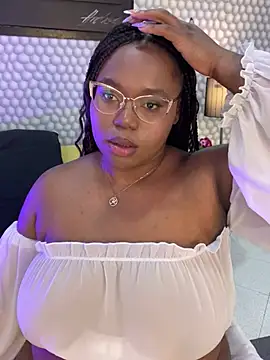 Snapshot of Makena_gh chatting on March 16, 2025, 8:21 am Makena gh online show from March 16, 2025, 8:21 am