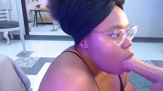 Snapshot of Makena_gh chatting on February 11, 2025, 6:30 am Makena gh online show from February 11, 2025, 6:30 am