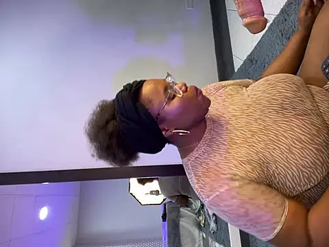 Snapshot of Makena_gh chatting on March 8, 2025, 6:54 am Makena gh online show from March 8, 2025, 6:54 am
