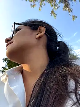 AleFantasy0001 online show from December 1, 2025, 10:10 pm