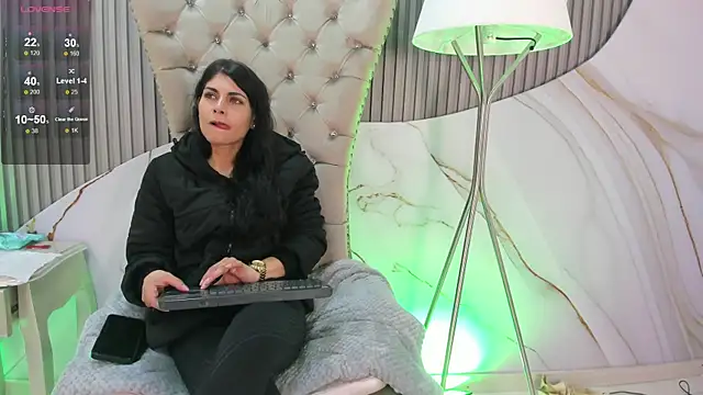 Snapshot of Melodi_Roux chatting on May 15, 2026, 1:31 pm Melodi Roux online show from May 15, 2026, 1:31 pm