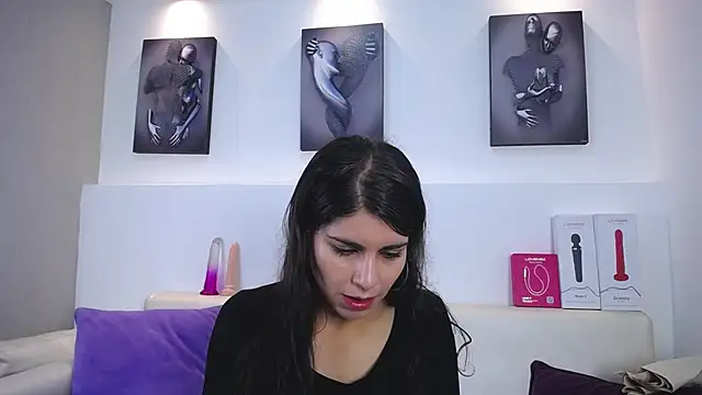 Melodi Roux online show from December 16, 2025, 1:26 pm