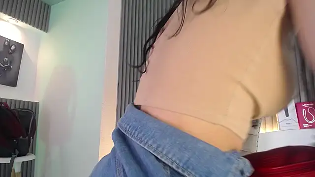 Snapshot of Melodi_Roux chatting on May 7, 2026, 1:03 pm Melodi Roux online show from May 7, 2026, 1:03 pm