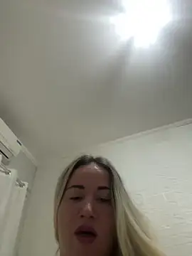 andressagdias online show from September 26, 2025, 6:42 am