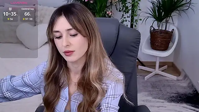 Snapshot of Sophie_Enzo chatting on November 11, 2025, 9:53 pm Sophie Enzo online show from November 11, 2025, 9:53 pm