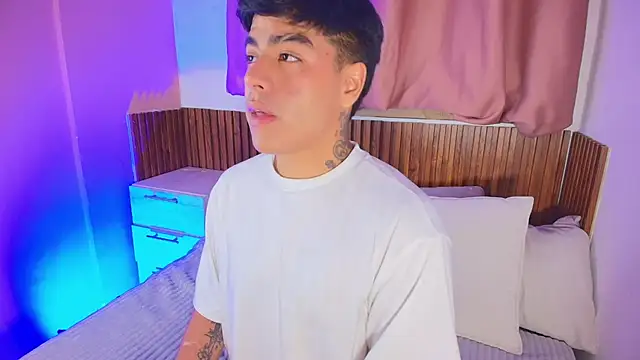 Snapshot of kiing_azahell chatting on February 11, 2026, 3:06 am kiing azahell online show from February 11, 2026, 3:06 am