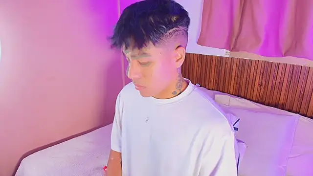 Snapshot of kiing_azahell chatting on March 9, 2026, 9:40 pm kiing azahell online show from March 9, 2026, 9:40 pm