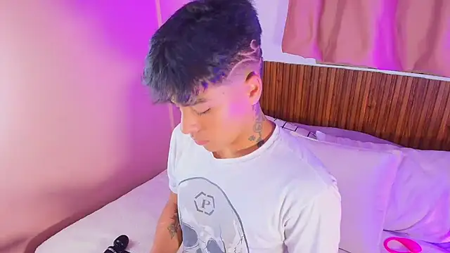 Snapshot of kiing_azahell chatting on March 21, 2026, 1:51 am kiing azahell online show from March 21, 2026, 1:51 am