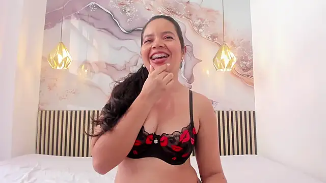 Snapshot of EvelynSweet1 chatting on November 25, 2025, 7:14 pm EvelynSweet1 online show from November 25, 2025, 7:14 pm