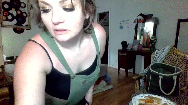 Snapshot of sophiarica chatting on May 12, 2026, 12:51 am sophiarica online show from May 12, 2026, 12:51 am
