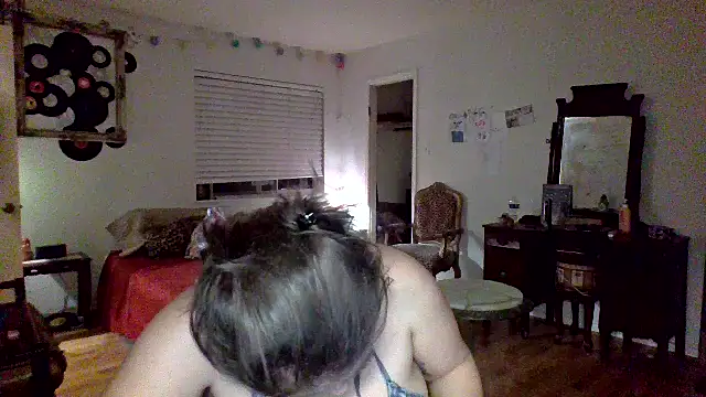 sophiarica online show from April 28, 2026, 1:37 am