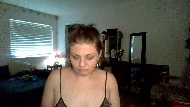 Snapshot of sophiarica chatting on May 26, 2026, 6:28 pm sophiarica online show from May 26, 2026, 6:28 pm
