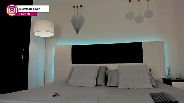 Snapshot of MattDevon chatting on December 5, 2025, 4:11 am MattDevon online show from December 5, 2025, 4:11 am