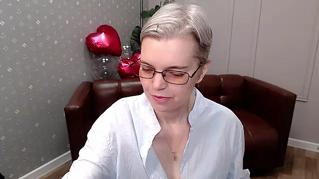 Snapshot of Cutie_Erikaa1 chatting on February 19, 2026, 2:19 am Cutie Erikaa1 online show from February 19, 2026, 2:19 am