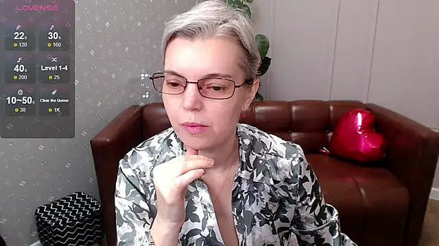 Snapshot of Cutie_Erikaa1 chatting on March 4, 2026, 2:19 am Cutie Erikaa1 online show from March 4, 2026, 2:19 am