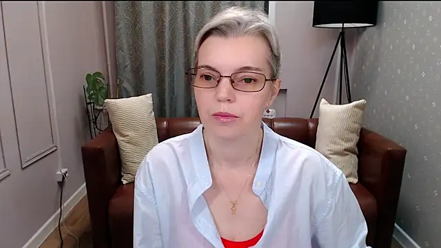 Snapshot of Cutie_Erikaa1 chatting on October 31, 2025, 2:08 am Cutie Erikaa1 online show from October 31, 2025, 2:08 am