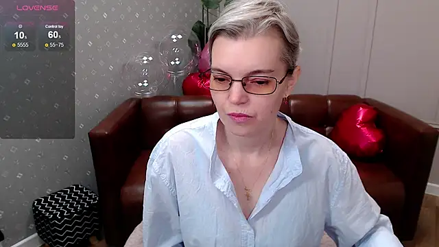 Snapshot of Cutie_Erikaa1 chatting on March 7, 2026, 2:18 am Cutie Erikaa1 online show from March 7, 2026, 2:18 am